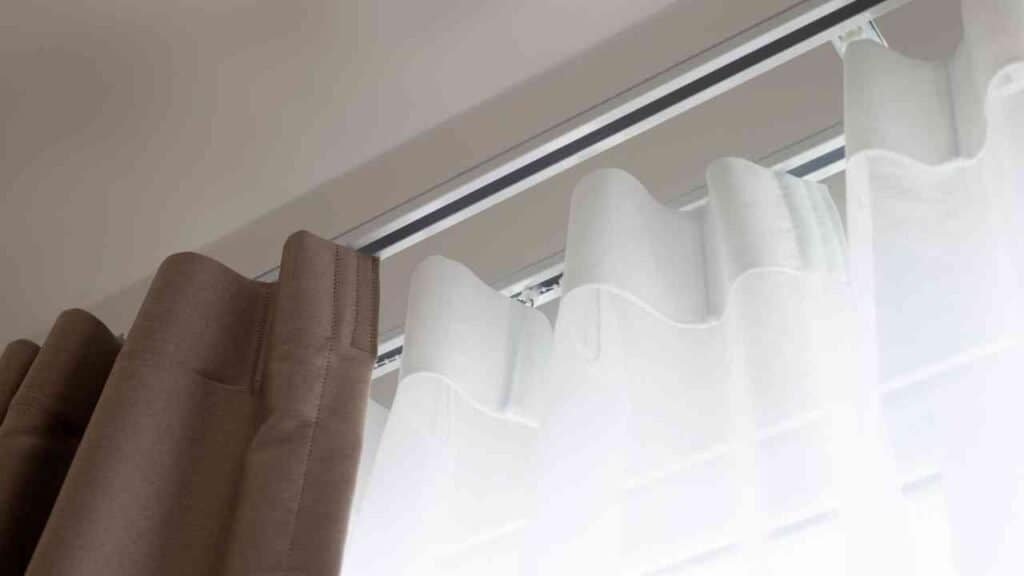 Cortinas com Trilho Suíço descubra como esse sistema moderno oferece acabamento sofisticado